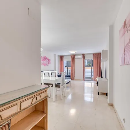 Vivienda Casco Antiguo De * מארבלה